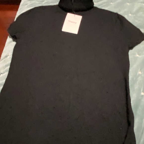 Beautiful top - Picture 4 of 5